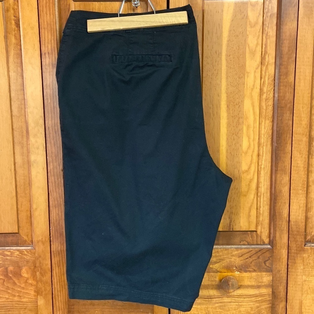 Avenue Signature Chino Black Shorts Stonewashed for Softness Cotton Blend Sz 26